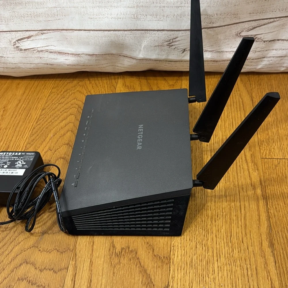 NETGEAR Nighthawk AC1900 Smart WiFi Router, Model R7000 - Picture 4 of 8